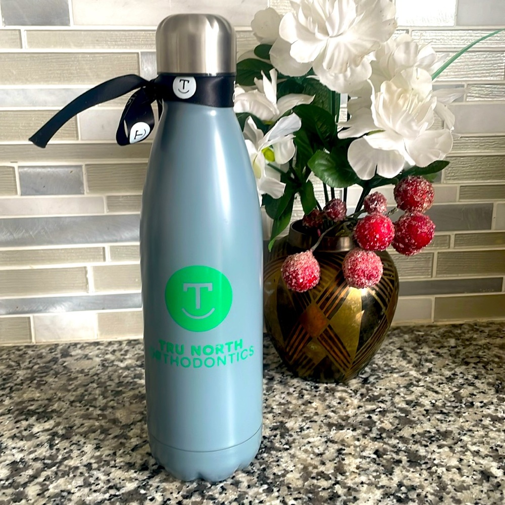 True North Orthodontics Grey Stainless Steel Insulated Water Bottle NWT